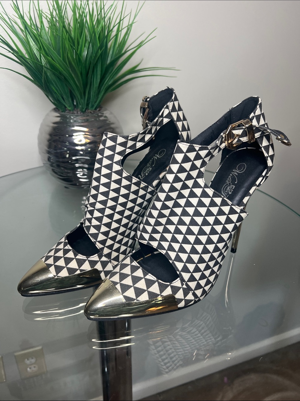 Chic Black & White Geometric Pointed-Toe Heels with Gold Accent
